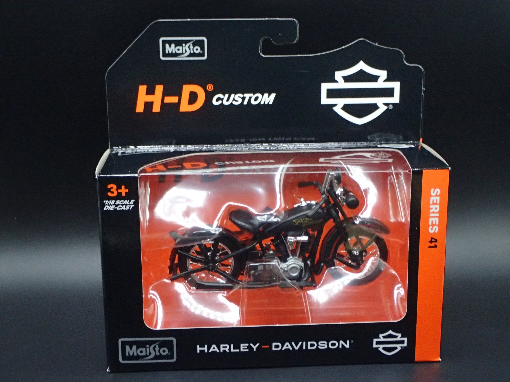 ロイス 1:18 – Burning Rubber Toy Company