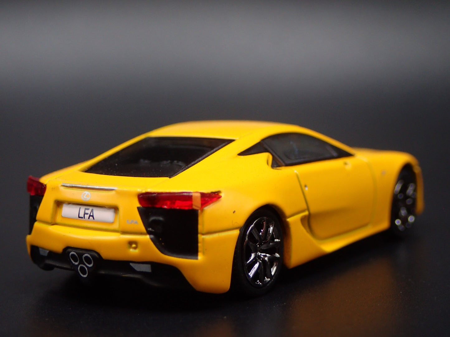 2010-2012 LEXUS LFA SUPER CAR 1/64 SCALE COLLECTIBLE DIORAMA DIECAST MODEL CAR