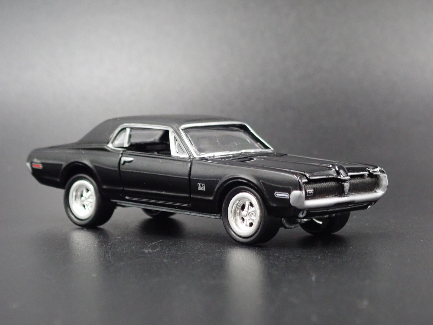 1968 68 MERCURY COUGAR XR7 BLK 1/64 SCALE COLLECTIBLE DIORAMA DIECAST MODEL CAR