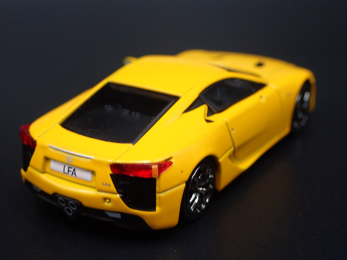 2010-2012 LEXUS LFA SUPER CAR 1/64 SCALE COLLECTIBLE DIORAMA DIECAST MODEL CAR