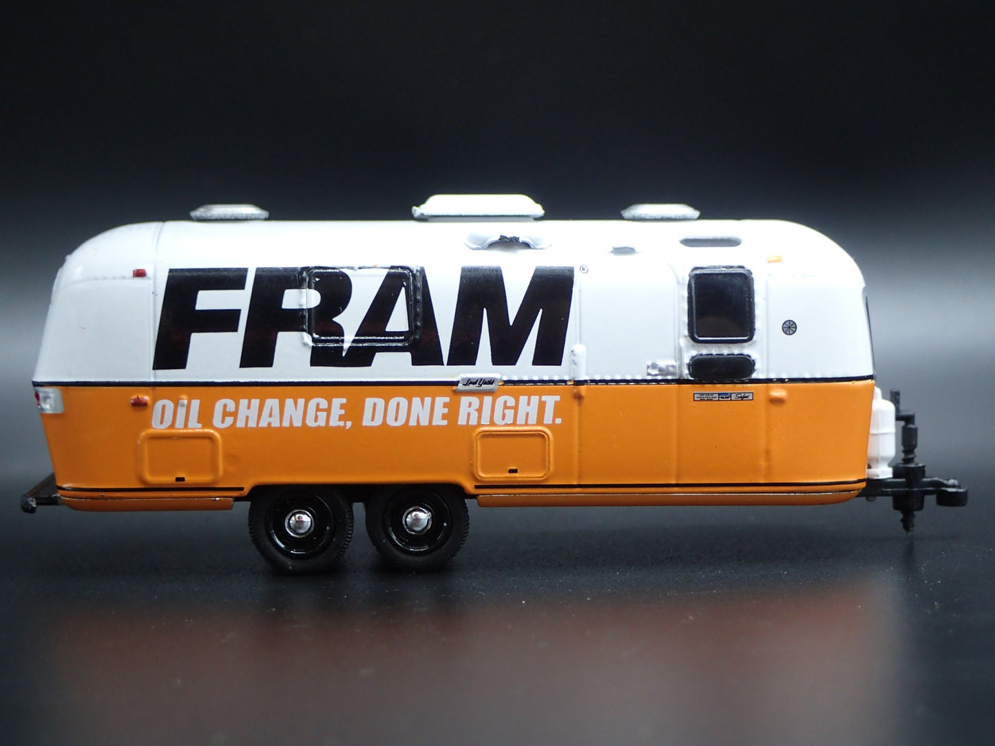 1971 AIRSTREAM LAND YACHT DOUBLE AXLE TRAILER CAMPER  1:64 DIORAMA DIECAST MODEL