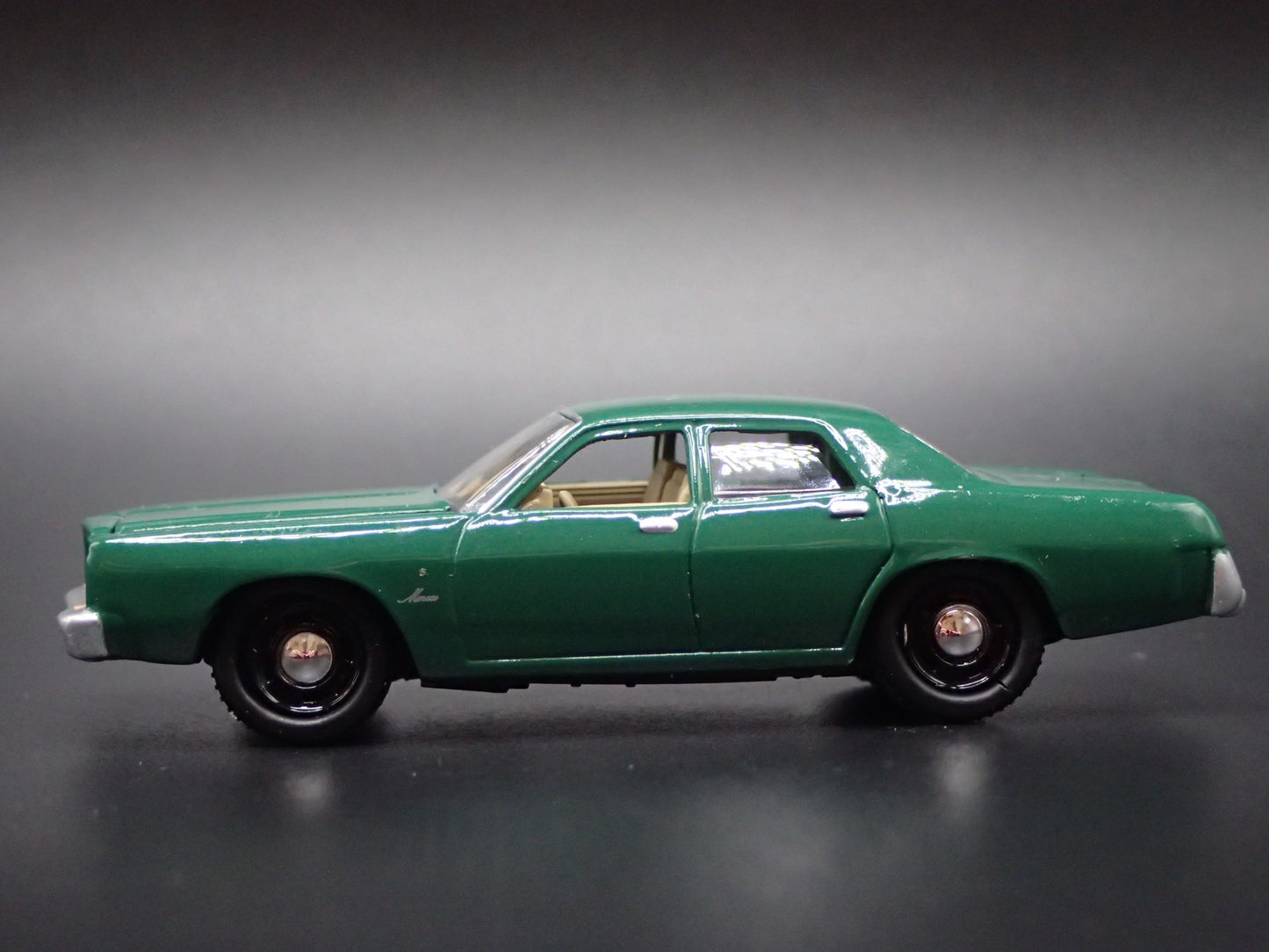 1977 77 DODGE MONACO 4 DOOR GREEN 1/64 SCALE DIORAMA DIECAST MODEL CAR