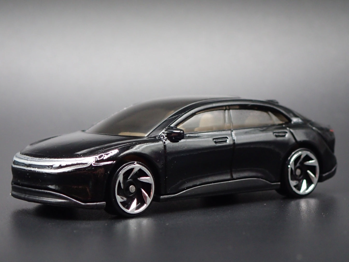 2022-2025 LUCID AIR ELECTRIC VEHICLE BLACK 1:64 SCALE DIORAMA DIECAST MODEL CAR