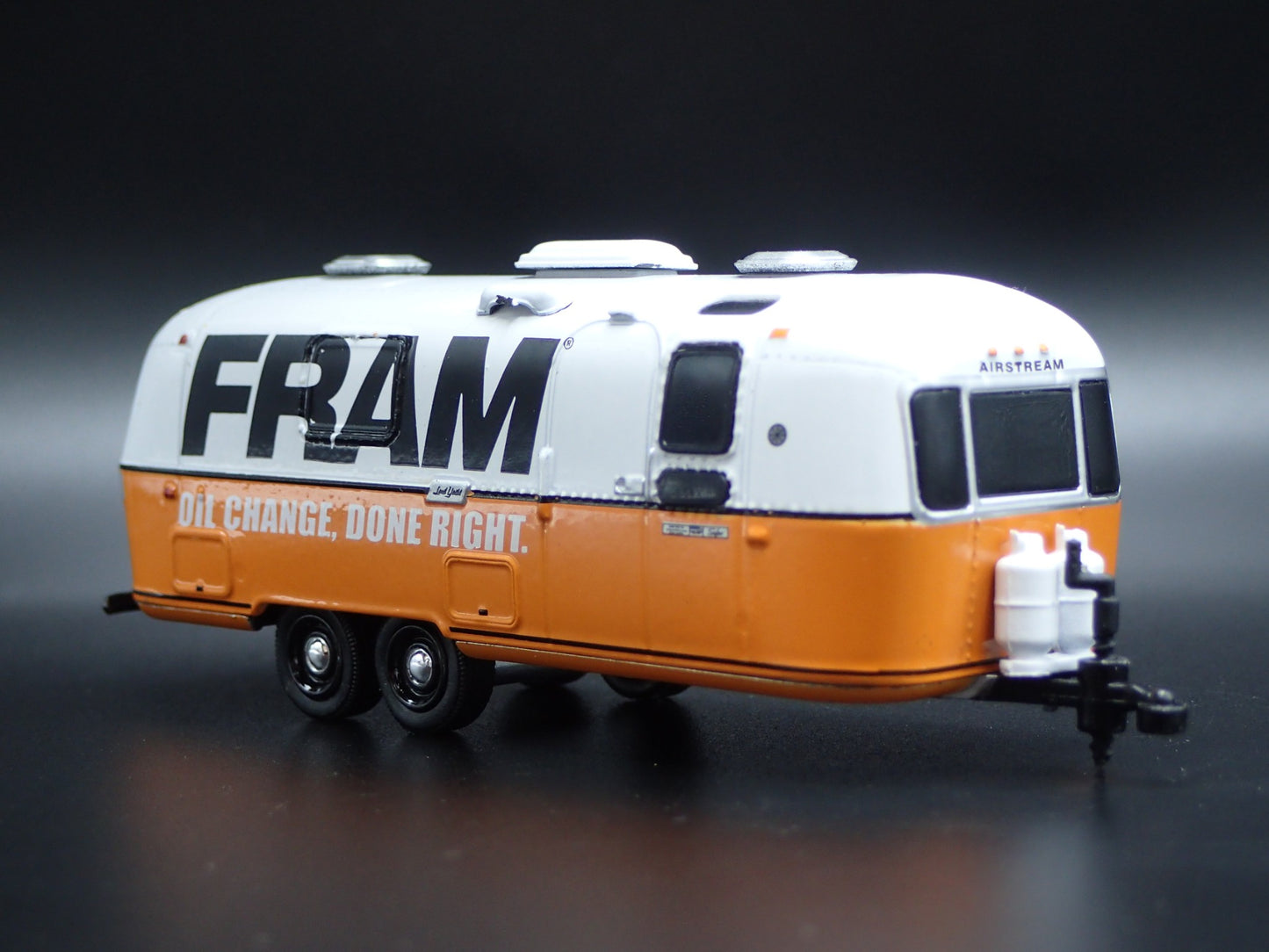 1971 AIRSTREAM LAND YACHT DOUBLE AXLE TRAILER CAMPER  1:64 DIORAMA DIECAST MODEL