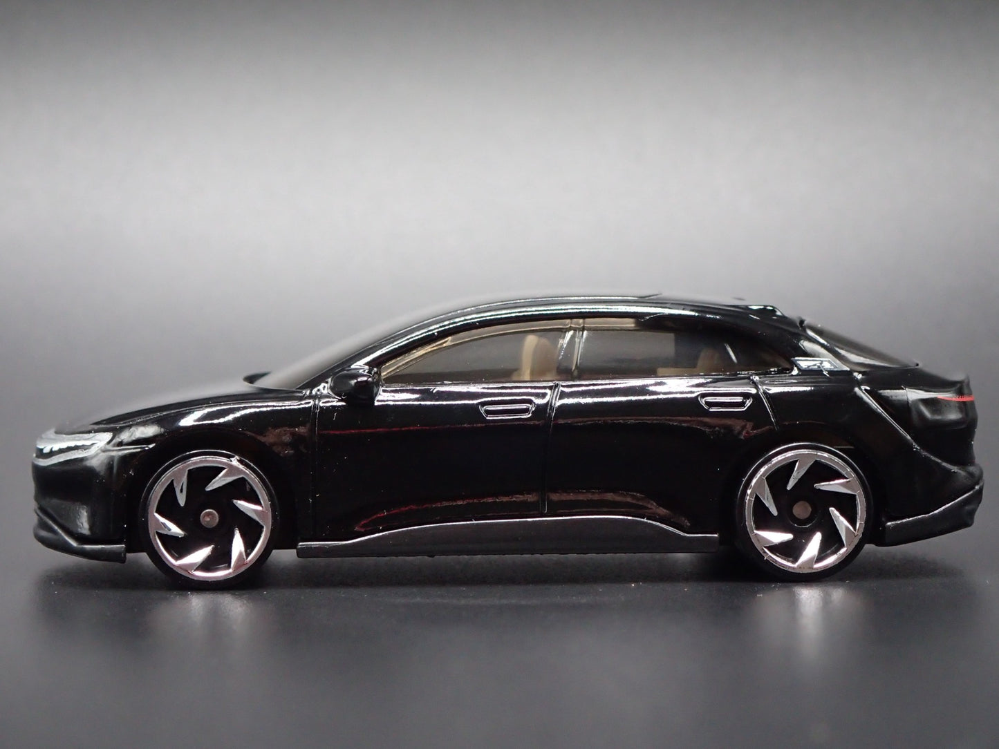 2022-2025 LUCID AIR ELECTRIC VEHICLE BLACK 1:64 SCALE DIORAMA DIECAST MODEL CAR