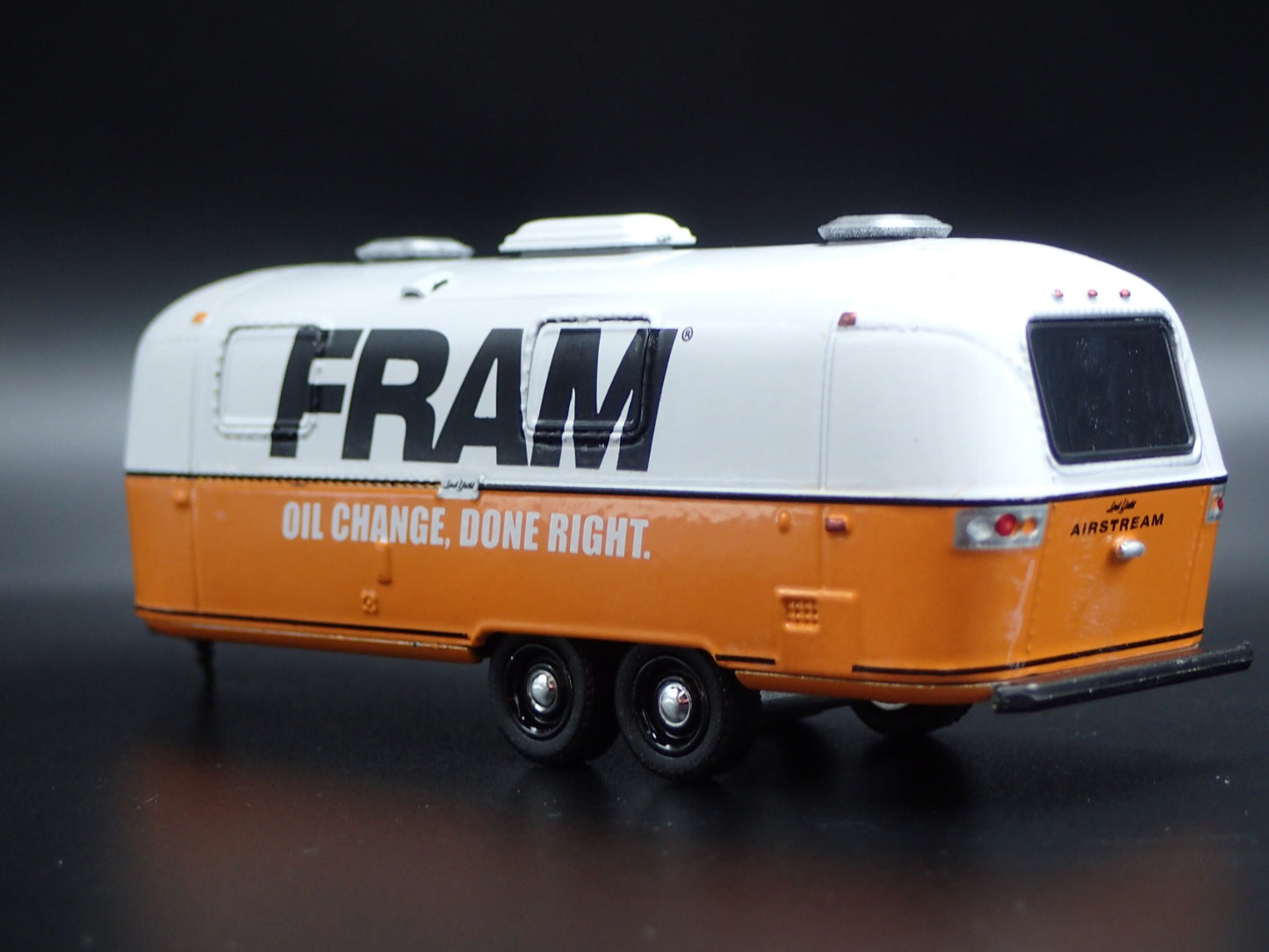 1971 AIRSTREAM LAND YACHT DOUBLE AXLE TRAILER CAMPER  1:64 DIORAMA DIECAST MODEL