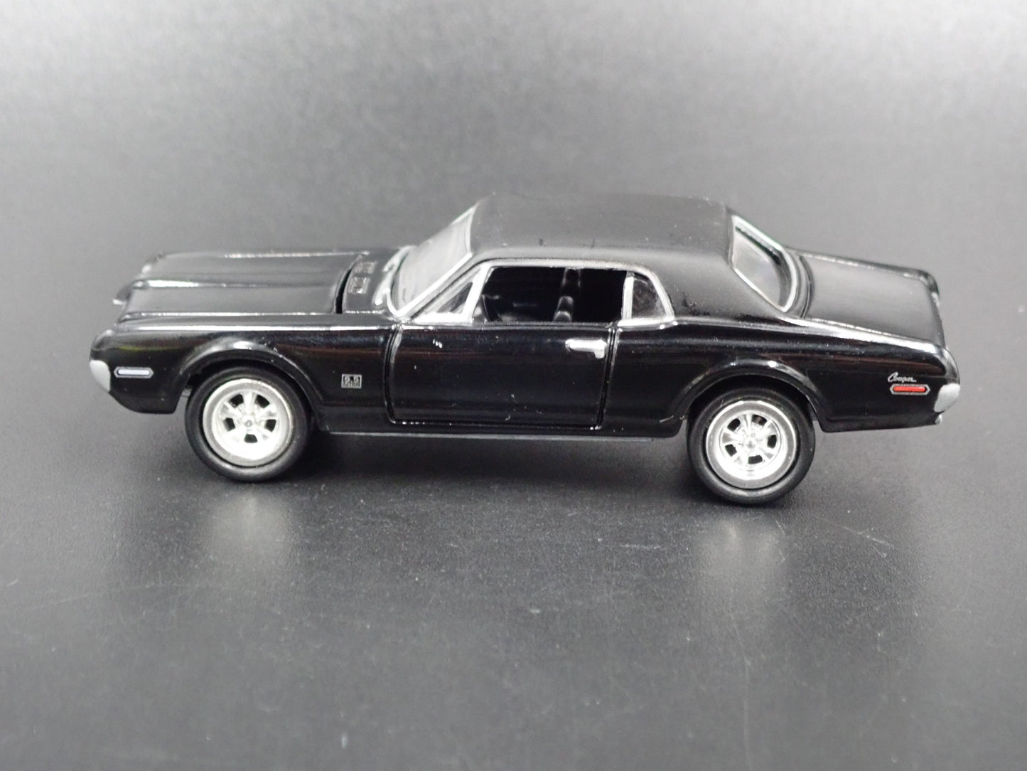 1968 68 MERCURY COUGAR XR7 BLK 1/64 SCALE COLLECTIBLE DIORAMA DIECAST MODEL CAR