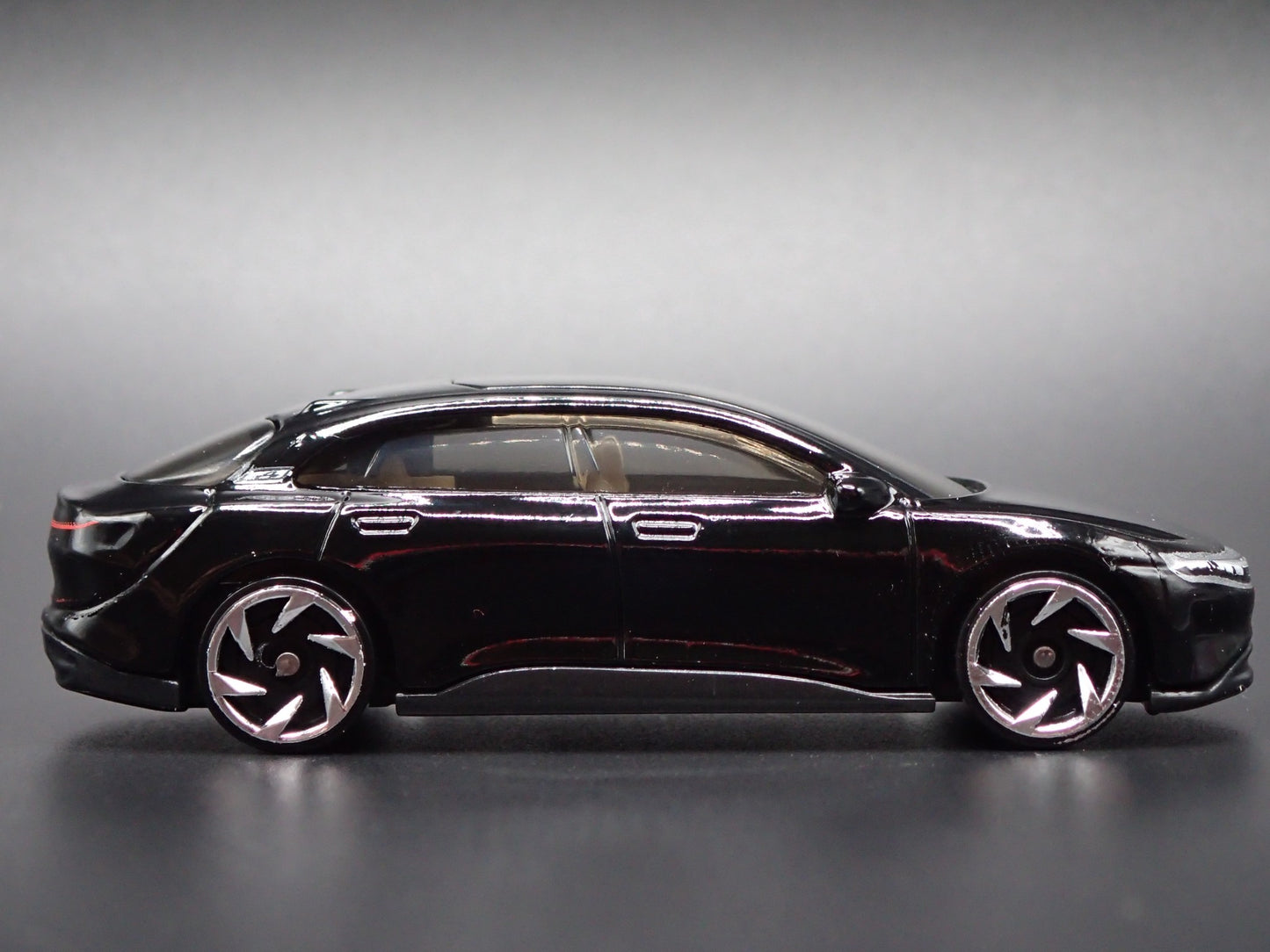 2022-2025 LUCID AIR ELECTRIC VEHICLE BLACK 1:64 SCALE DIORAMA DIECAST MODEL CAR