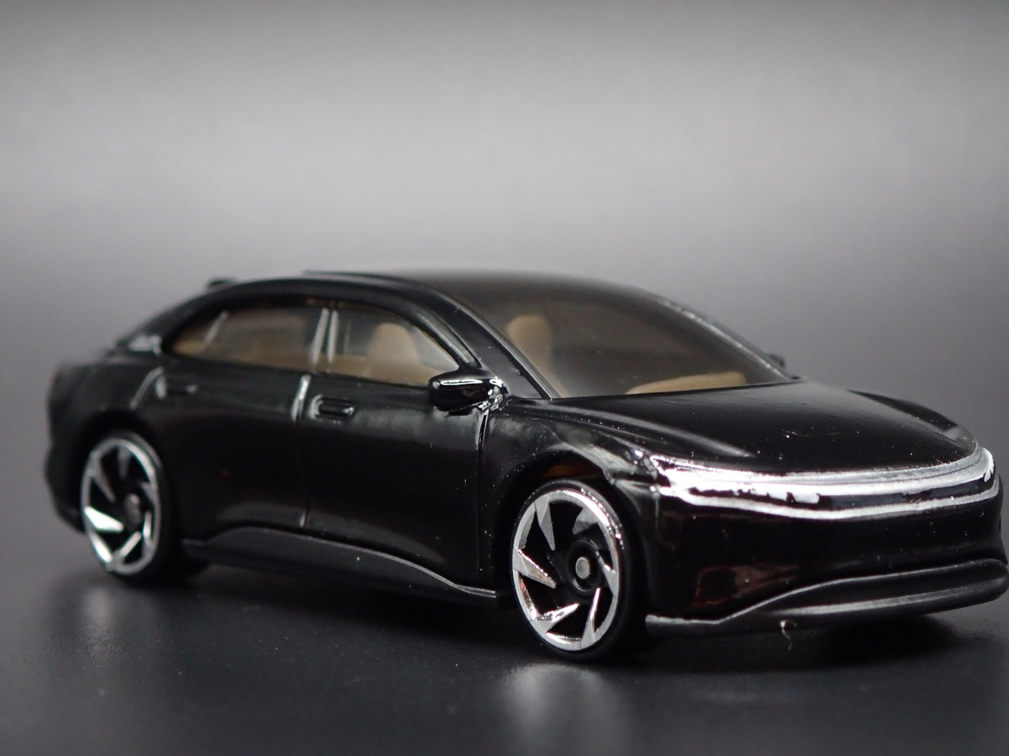 2022-2025 LUCID AIR ELECTRIC VEHICLE BLACK 1:64 SCALE DIORAMA DIECAST MODEL CAR