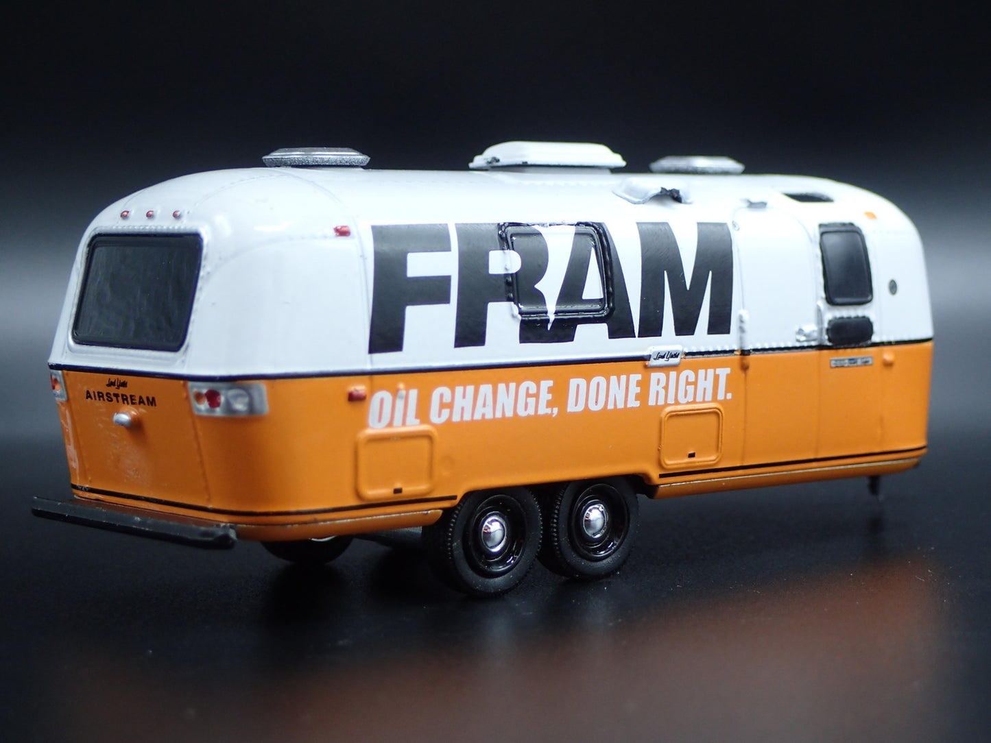 1971 AIRSTREAM LAND YACHT DOUBLE AXLE TRAILER CAMPER  1:64 DIORAMA DIECAST MODEL