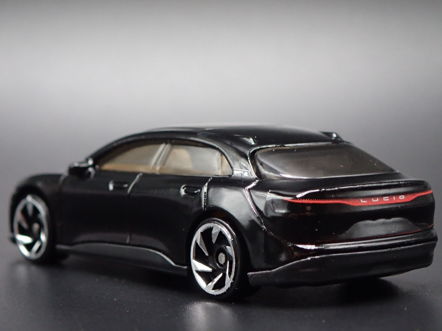 2022-2025 LUCID AIR ELECTRIC VEHICLE BLACK 1:64 SCALE DIORAMA DIECAST MODEL CAR