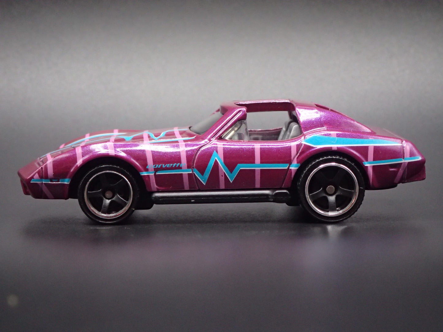1979 79 CHEVY CHEVROLET CORVETTE T-TOP RARE 1:64 SCALE DIORAMA DIECAST MODEL CAR