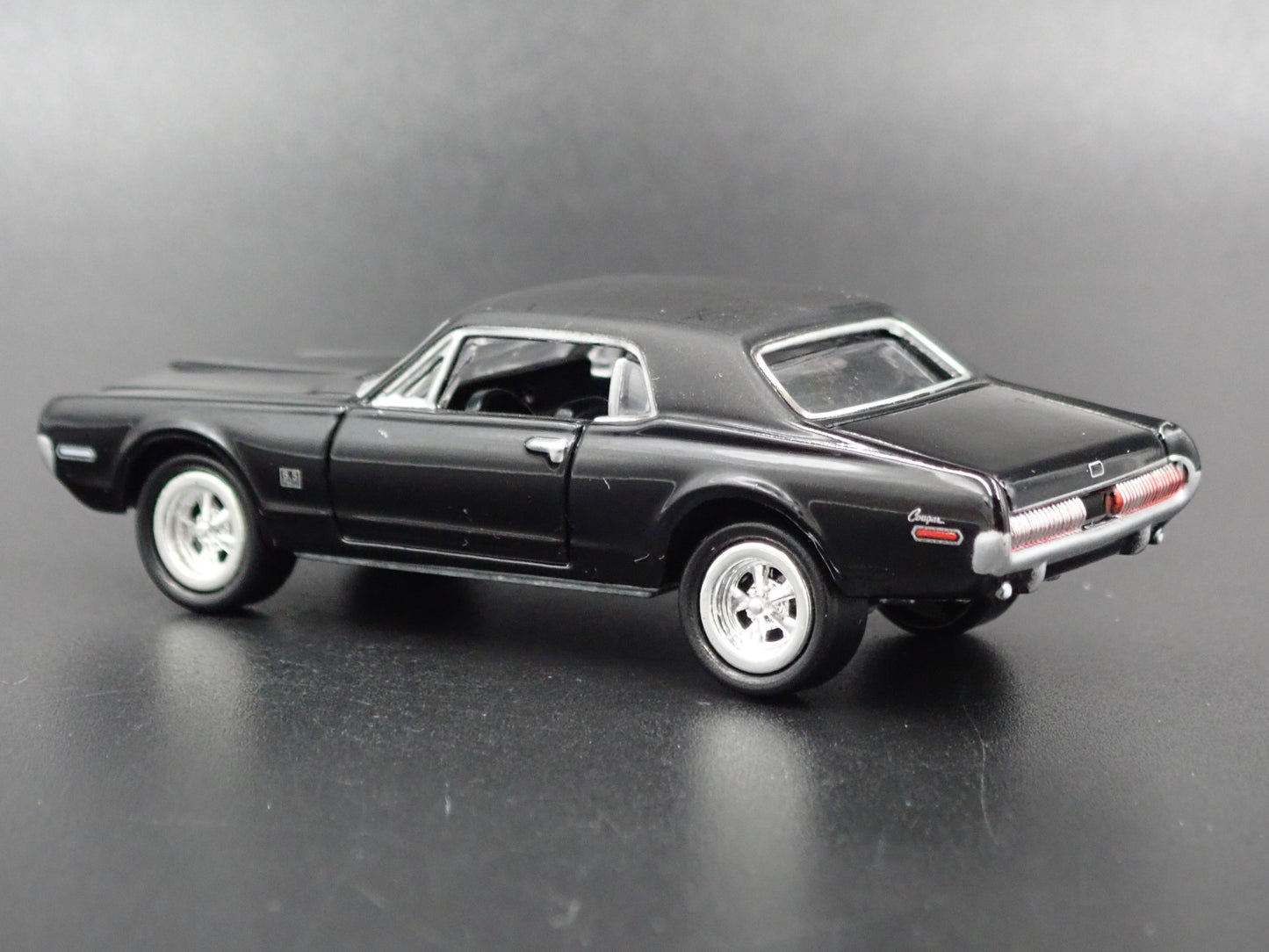1968 68 MERCURY COUGAR XR7 BLK 1/64 SCALE COLLECTIBLE DIORAMA DIECAST MODEL CAR