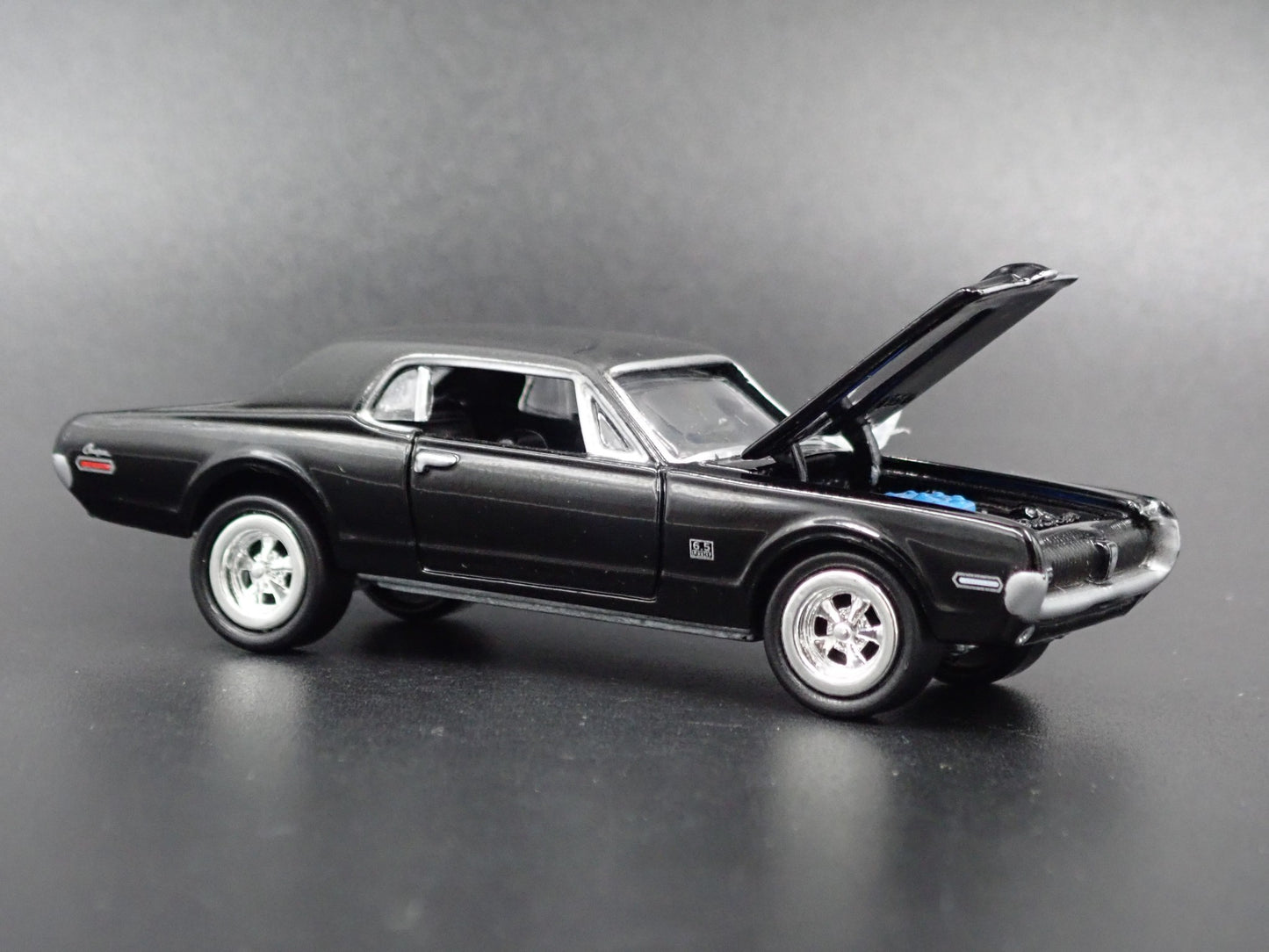 1968 68 MERCURY COUGAR XR7 BLK 1/64 SCALE COLLECTIBLE DIORAMA DIECAST MODEL CAR