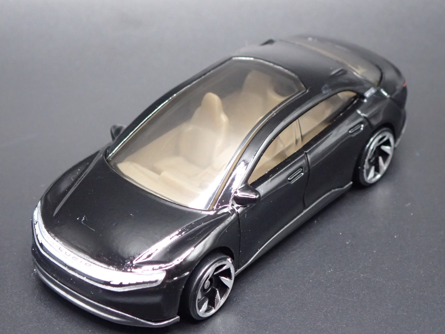 2022-2025 LUCID AIR ELECTRIC VEHICLE BLACK 1:64 SCALE DIORAMA DIECAST MODEL CAR