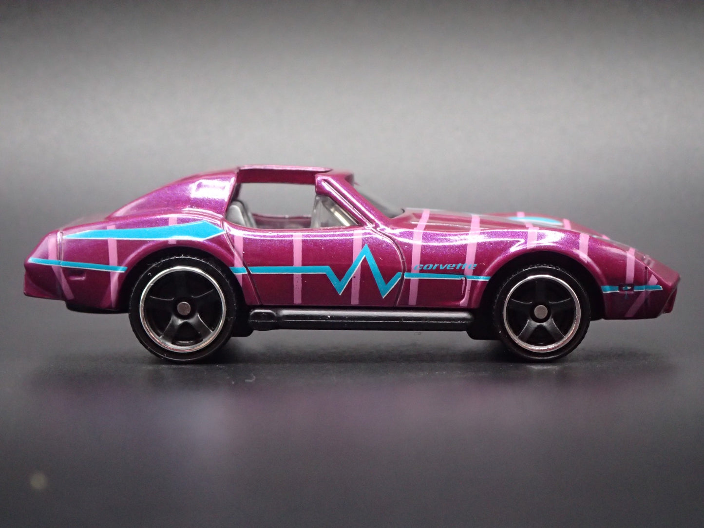 1979 79 CHEVY CHEVROLET CORVETTE T-TOP RARE 1:64 SCALE DIORAMA DIECAST MODEL CAR