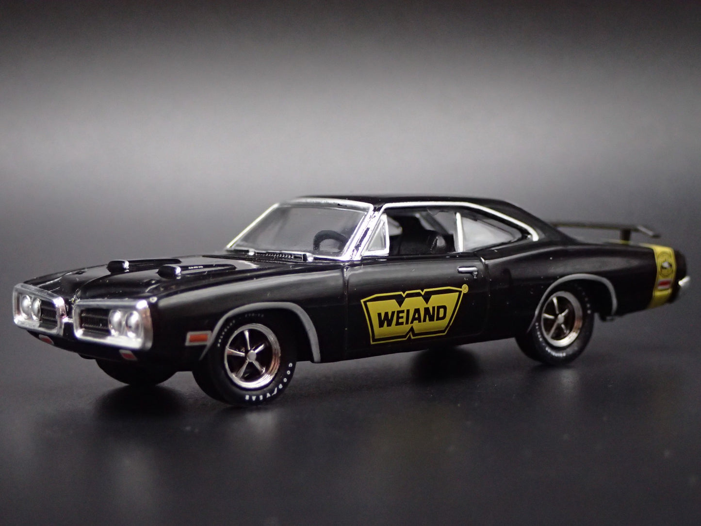 1970 70 DODGE SUPER BEE 383 WEIAND BLACK 1:64 SCALE DIORAMA DIECAST MODEL CAR