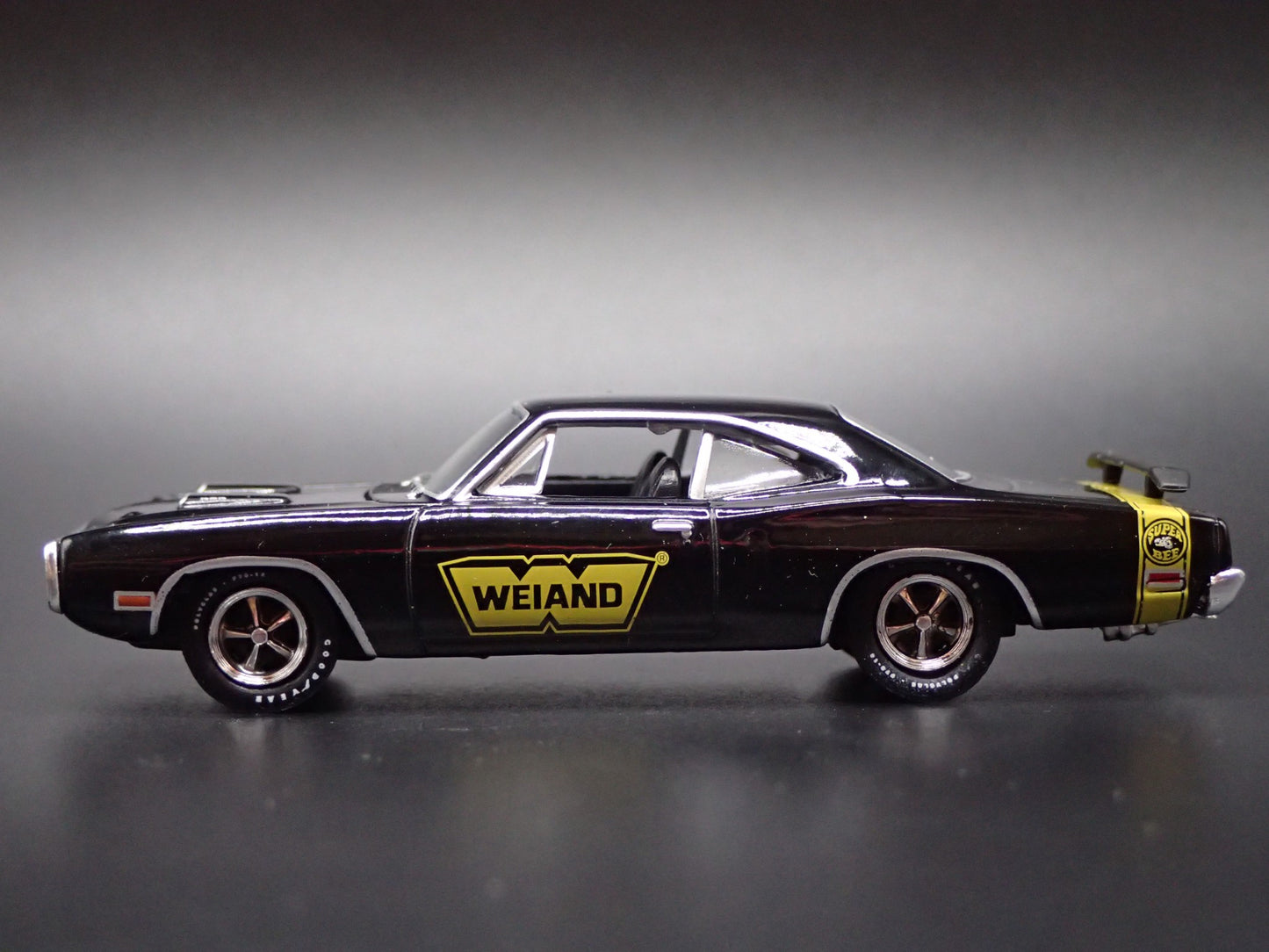 1970 70 DODGE SUPER BEE 383 WEIAND BLACK 1:64 SCALE DIORAMA DIECAST MODEL CAR