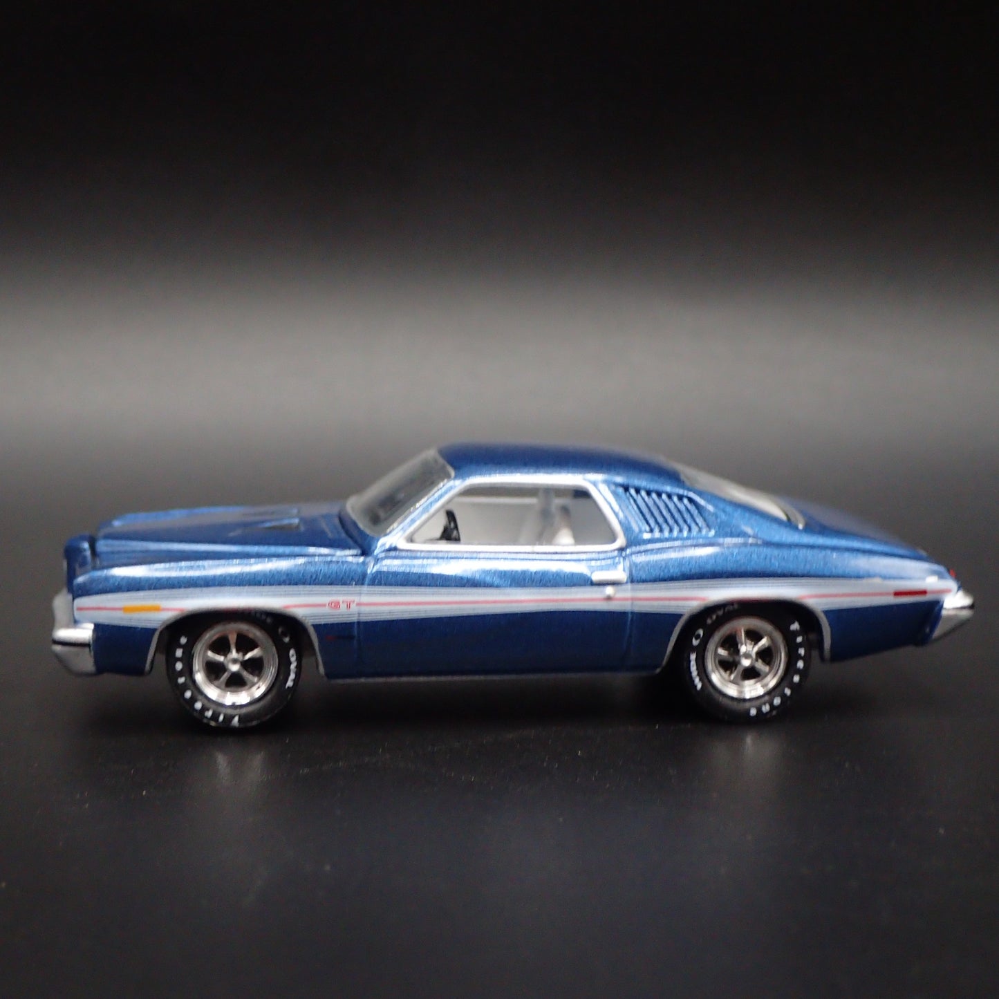 1973 73 PONTIAC LE MANS GT BLUE 1:64 SCALE COLLECTIBLE DIORAMA DIECAST MODEL CAR