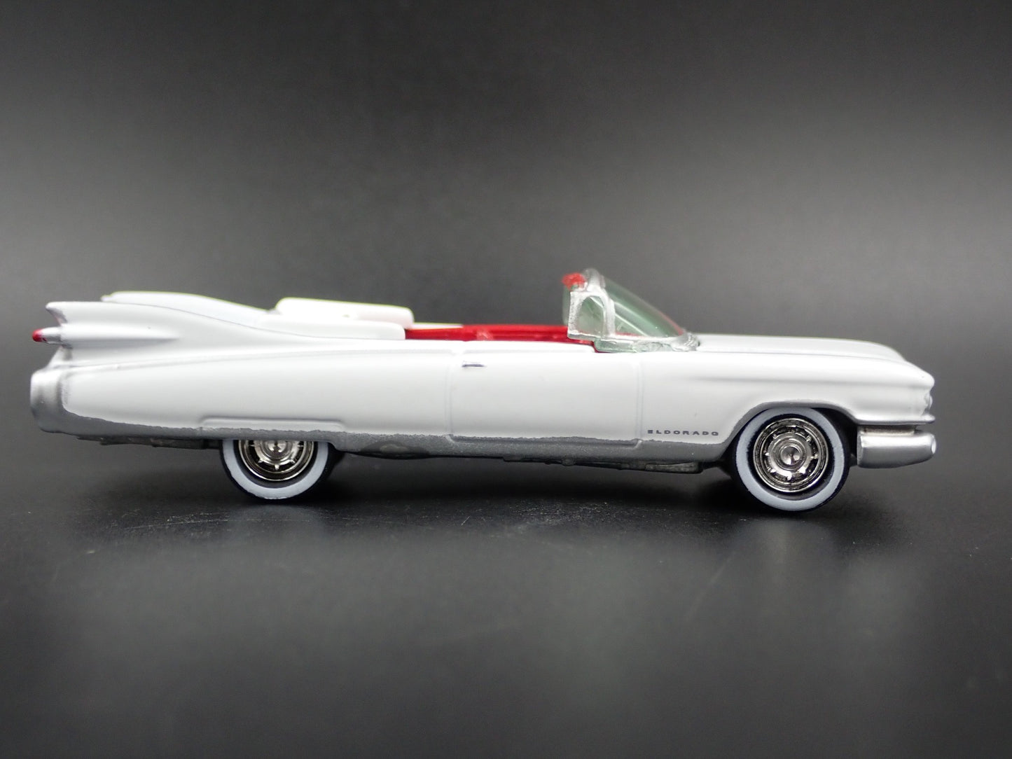 1959 59 CADILLAC ELDORADO CONVERTIBLE 1:64 SCALE COLLECTIBLE DIECAST MODEL CAR