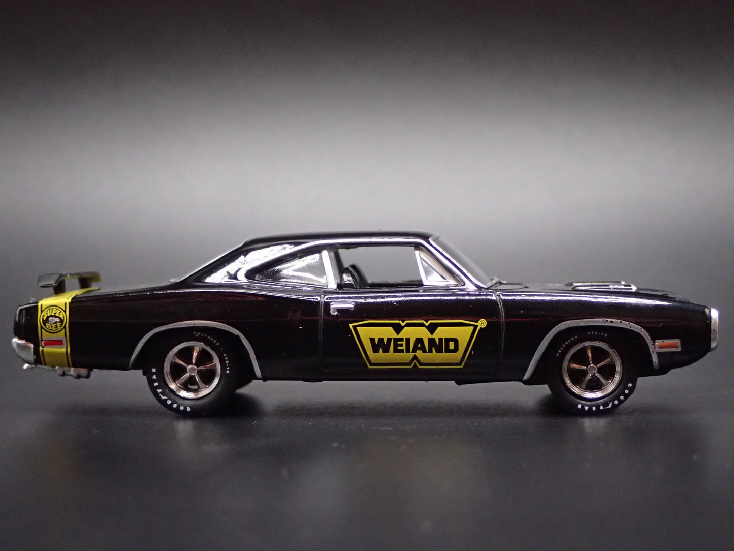 1970 70 DODGE SUPER BEE 383 WEIAND BLACK 1:64 SCALE DIORAMA DIECAST MODEL CAR