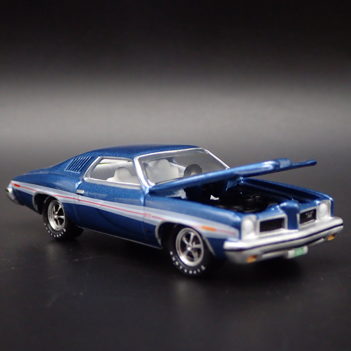 1973 73 PONTIAC LE MANS GT BLUE 1:64 SCALE COLLECTIBLE DIORAMA DIECAST MODEL CAR