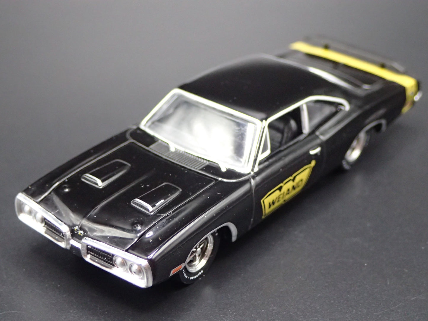 1970 70 DODGE SUPER BEE 383 WEIAND BLACK 1:64 SCALE DIORAMA DIECAST MODEL CAR