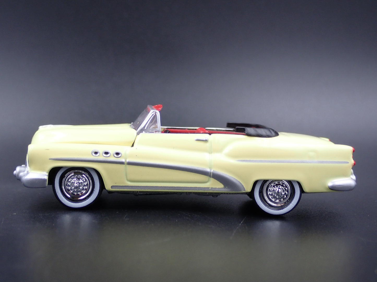 1953 53 BUICK SUPER CONVERTIBLE 1:64 SCALE COLLECTIBLE DIORAMA DIECAST MODEL CAR