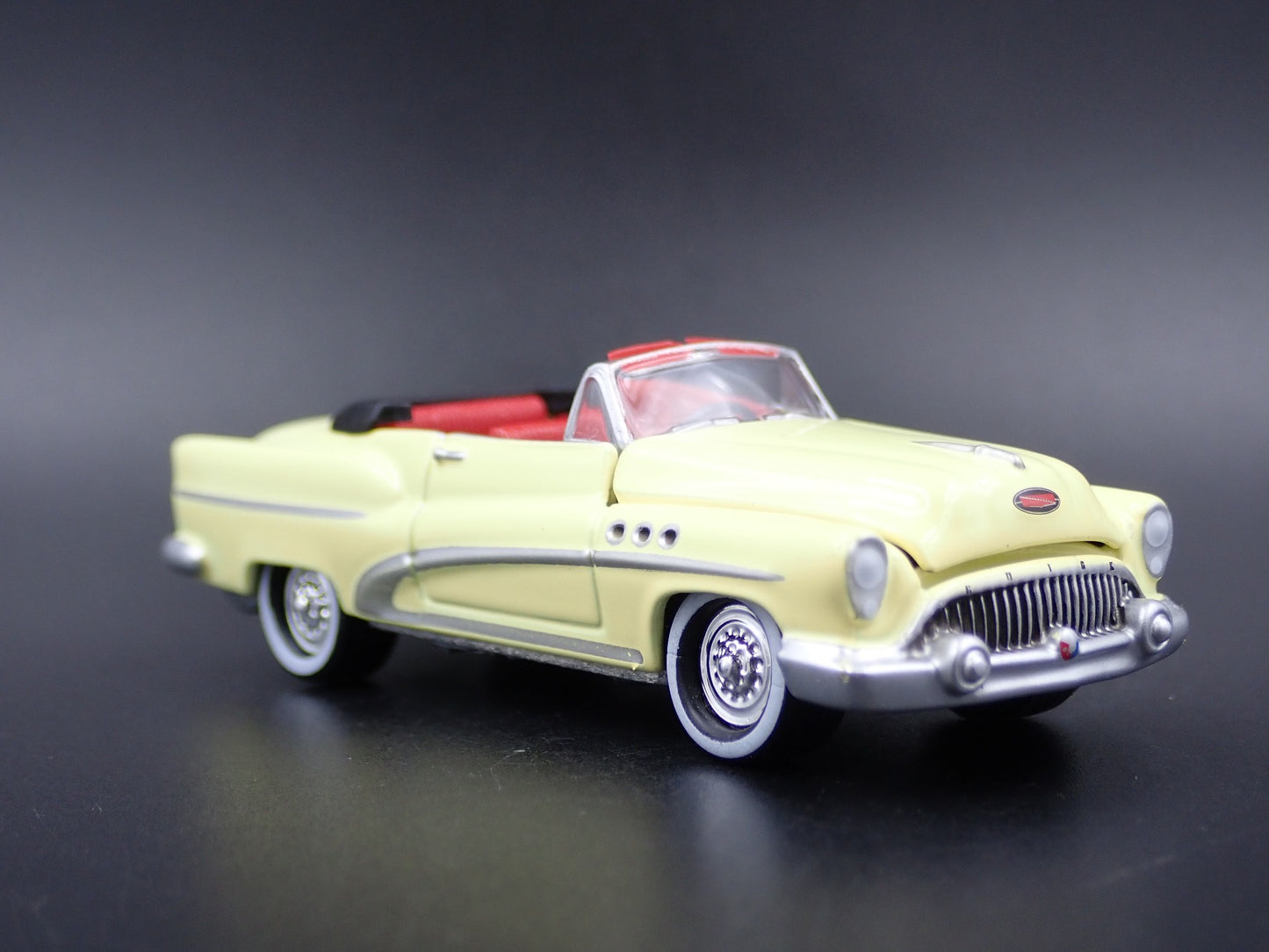 1953 53 BUICK SUPER CONVERTIBLE 1:64 SCALE COLLECTIBLE DIORAMA DIECAST MODEL CAR