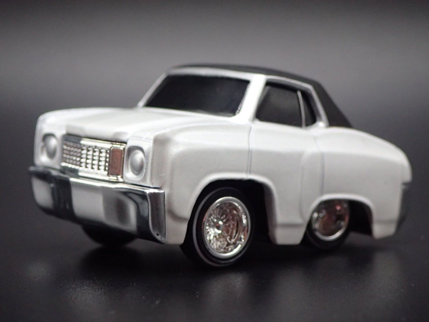 1970 70 CHEVY CHEVROLET MONTE CARLO CAR TUNED WHITE 1:64 SCALE DIECAST MODEL CAR