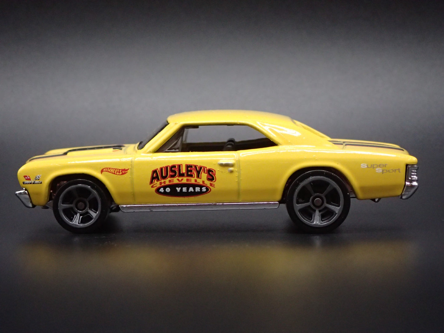 1967 67 CHEVY CHEVROLET CHEVELLE SS 396 1:64 SCALE DIORAMA DIECAST MODEL CAR