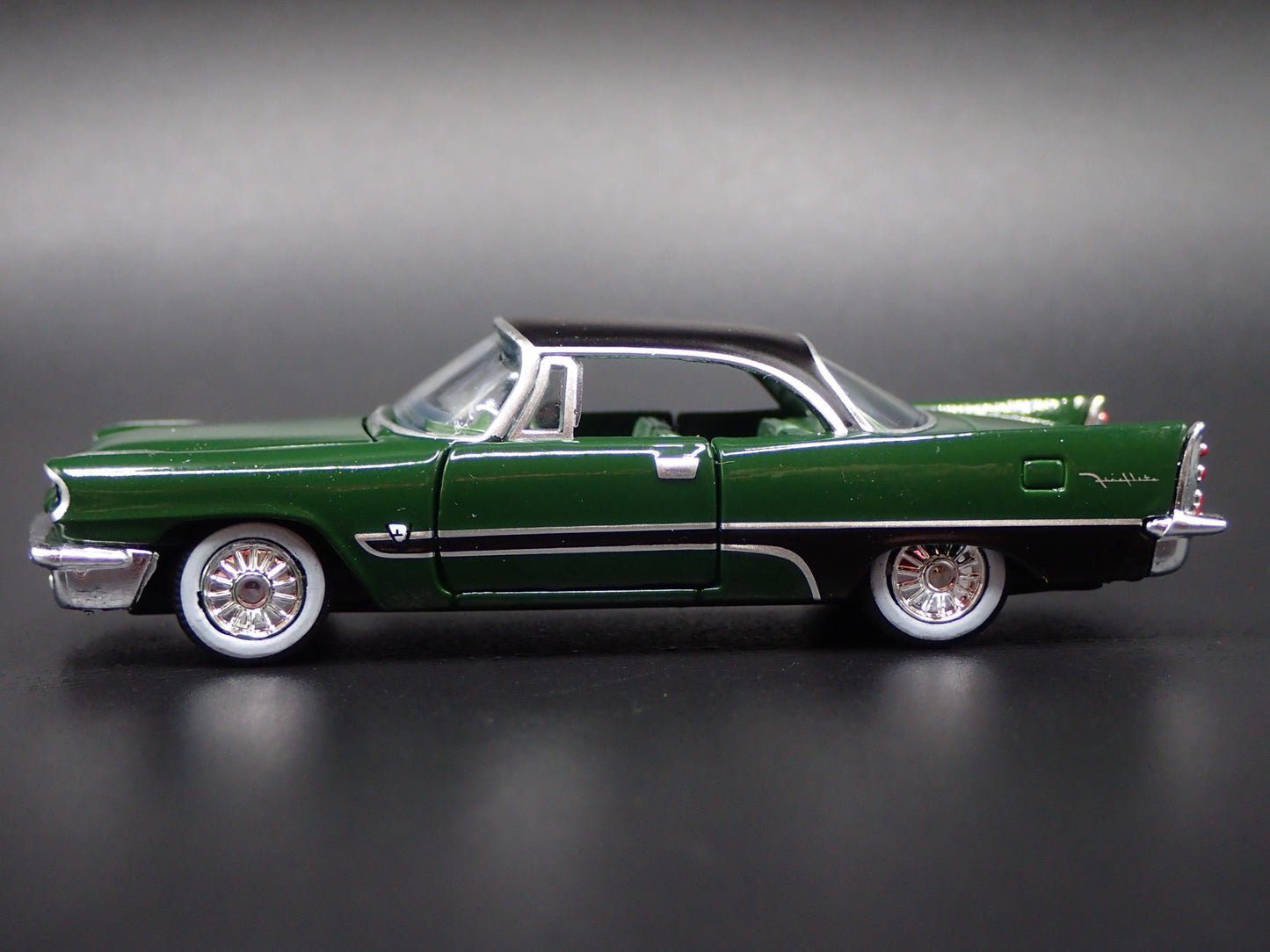 1957 57 DESOTO FIREFLITE GREEN 1:64 SCALE COLLECTIBLE DIORAMA DIECAST MODEL CAR