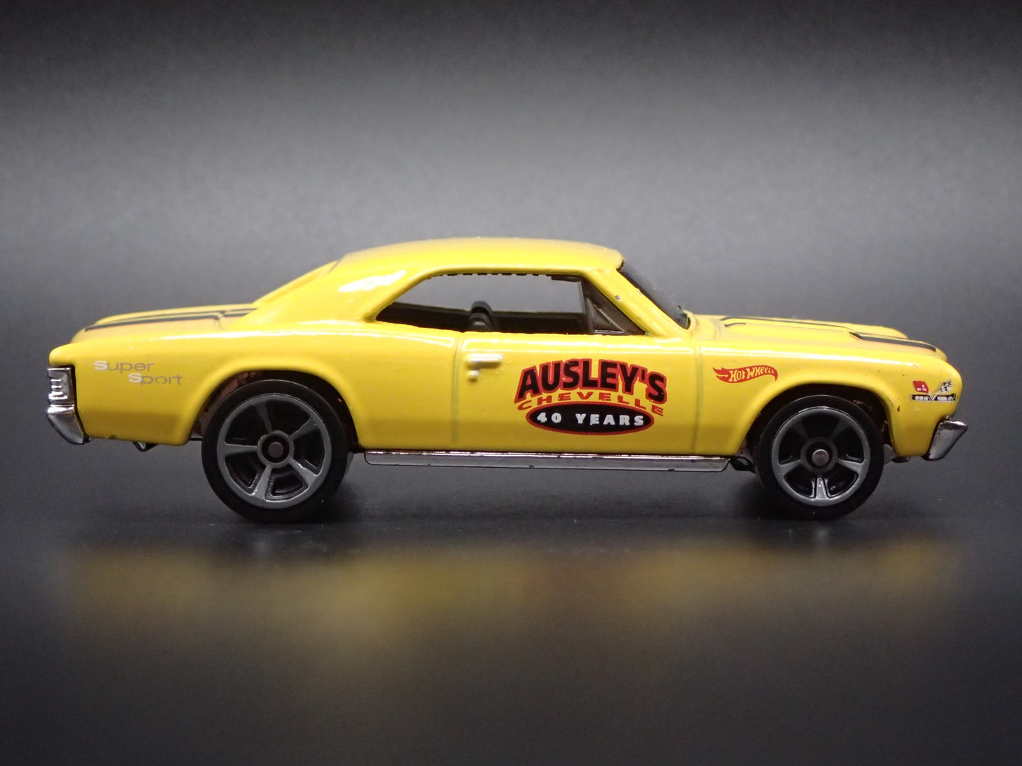 1967 67 CHEVY CHEVROLET CHEVELLE SS 396 1:64 SCALE DIORAMA DIECAST MODEL CAR