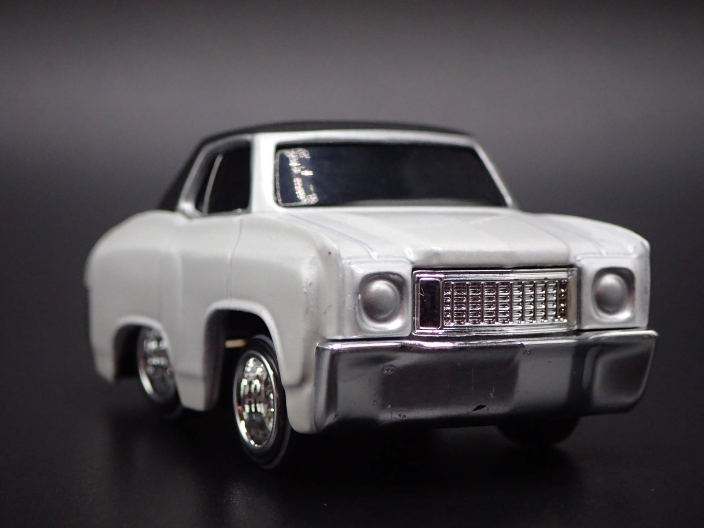 1970 70 CHEVY CHEVROLET MONTE CARLO CAR TUNED WHITE 1:64 SCALE DIECAST MODEL CAR
