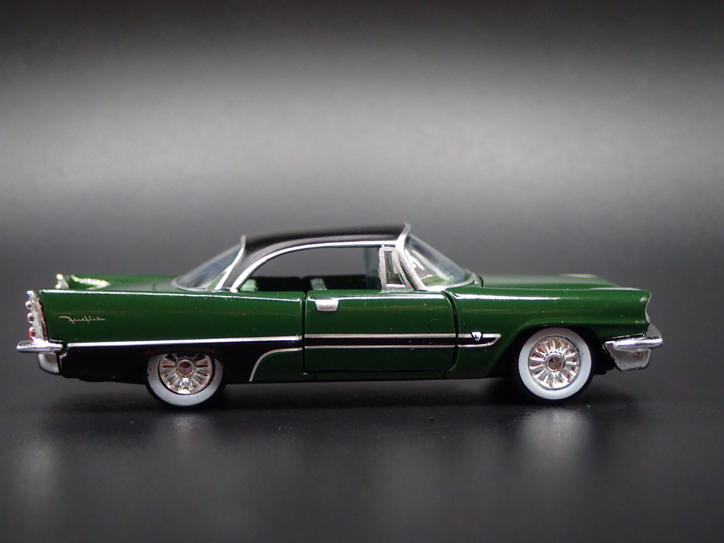 1957 57 DESOTO FIREFLITE GREEN 1:64 SCALE COLLECTIBLE DIORAMA DIECAST MODEL CAR