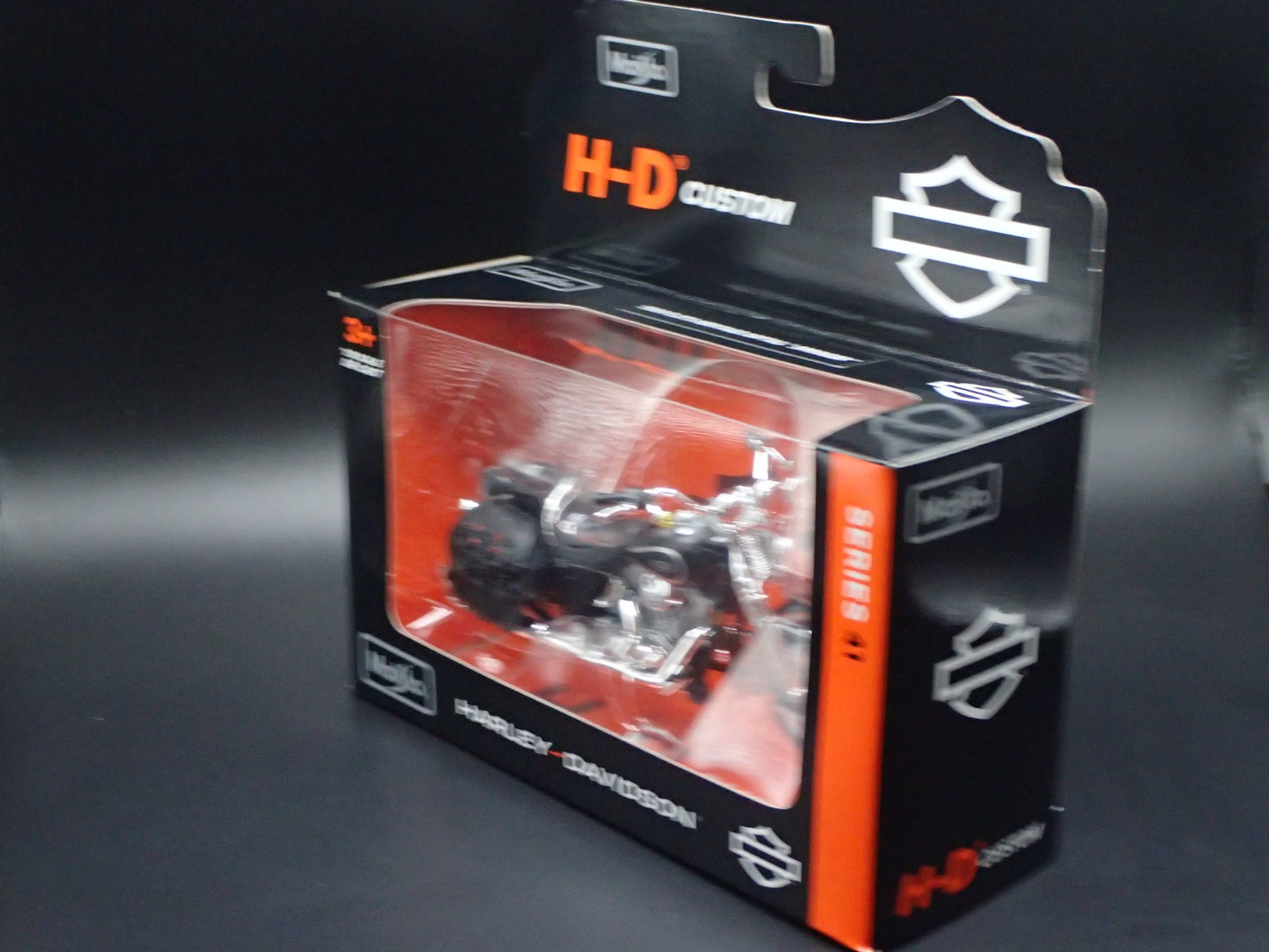 1999 FLSTS HERITAGE SOFTAIL SPRINGER HARLEY DAVIDSON MOTORCYCLE MAISTO 41 1/18