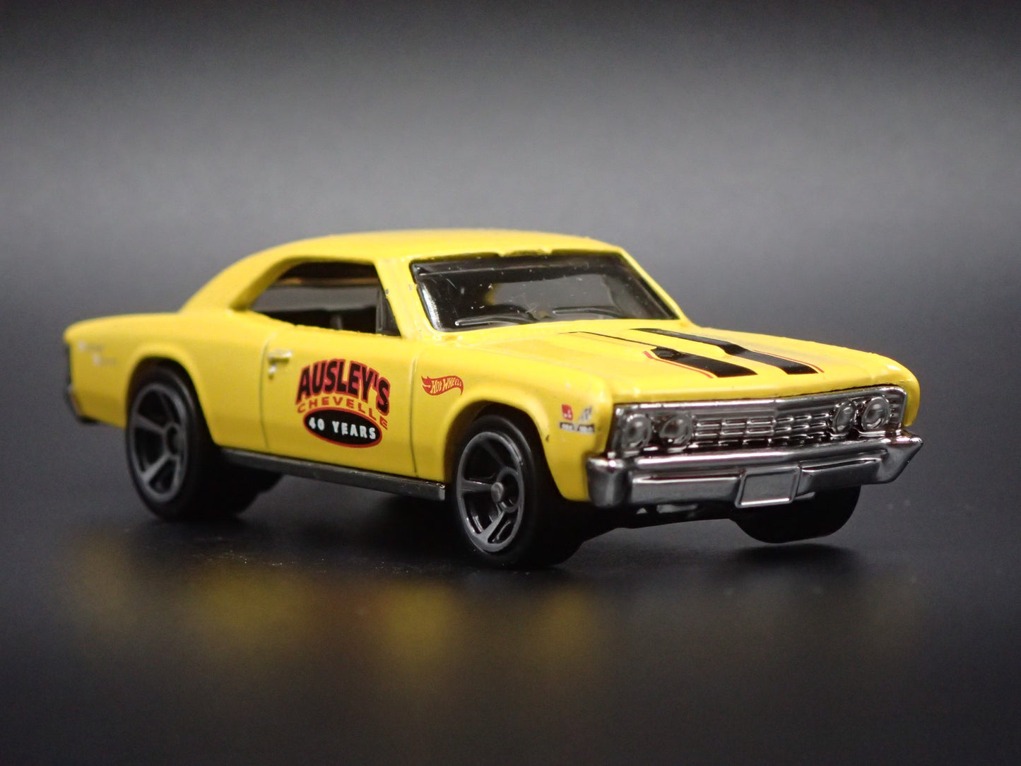 1967 67 CHEVY CHEVROLET CHEVELLE SS 396 1:64 SCALE DIORAMA DIECAST MODEL CAR