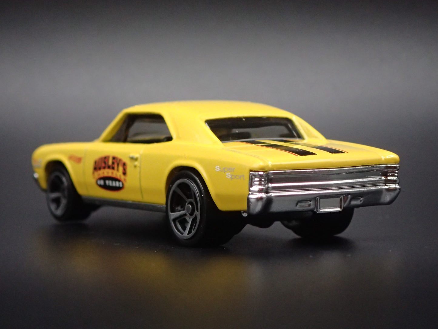1967 67 CHEVY CHEVROLET CHEVELLE SS 396 1:64 SCALE DIORAMA DIECAST MODEL CAR
