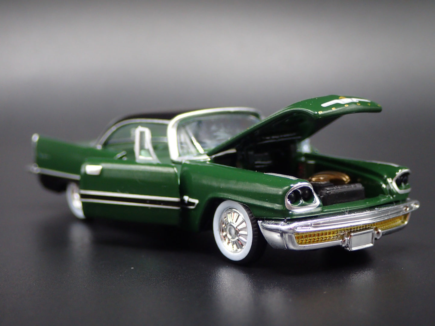 1957 57 DESOTO FIREFLITE GREEN 1:64 SCALE COLLECTIBLE DIORAMA DIECAST MODEL CAR