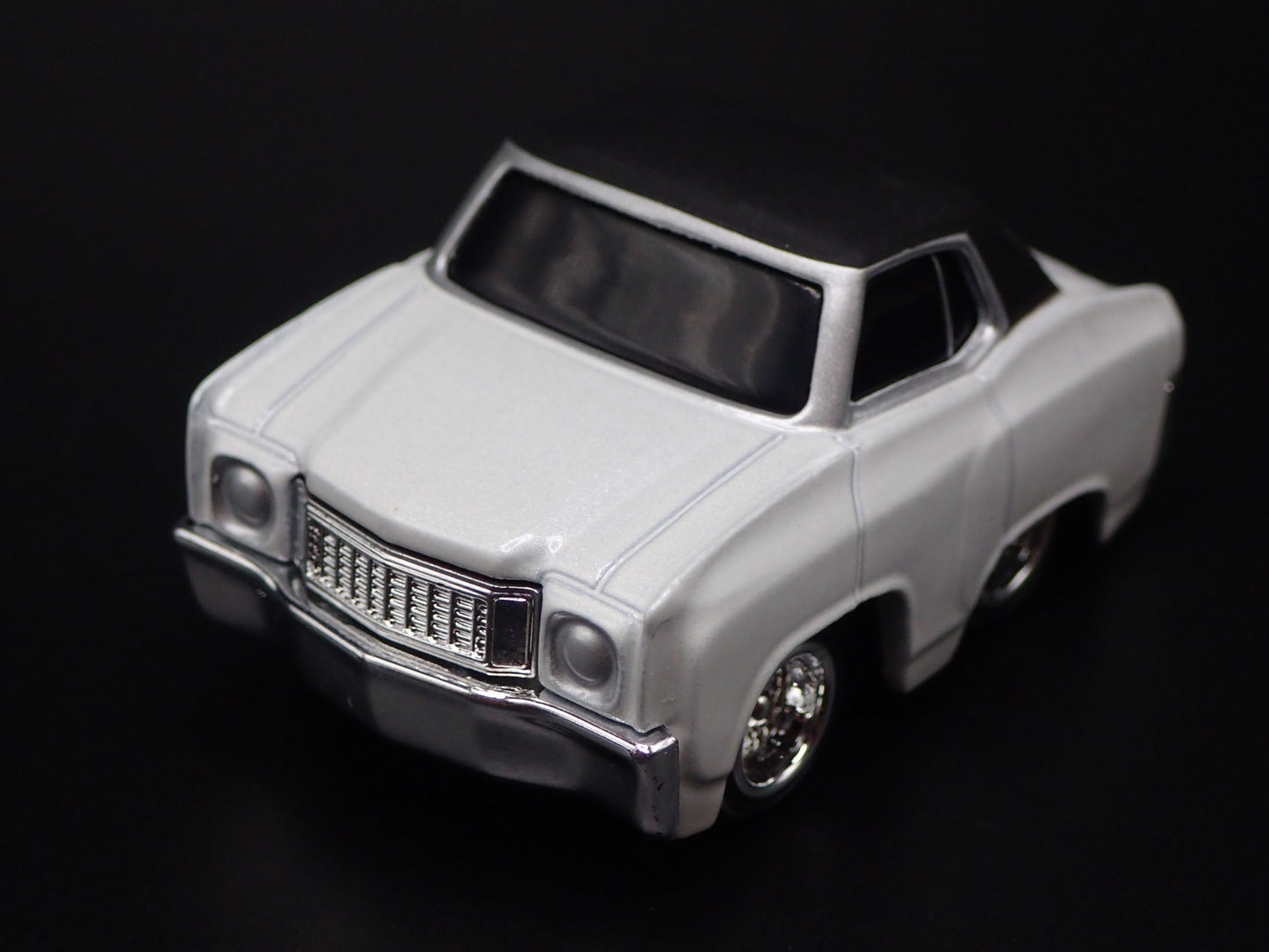 1970 70 CHEVY CHEVROLET MONTE CARLO CAR TUNED WHITE 1:64 SCALE DIECAST MODEL CAR