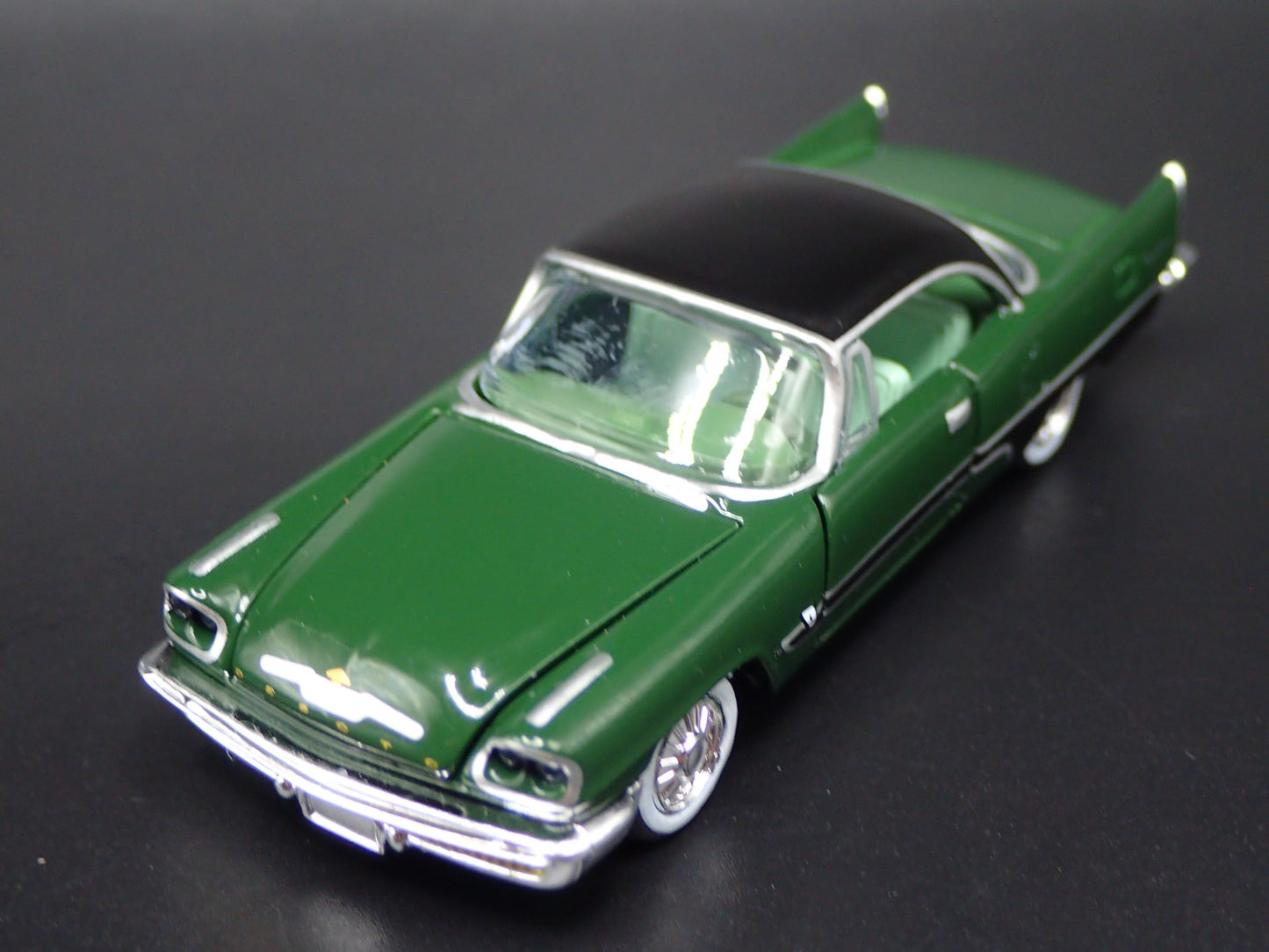 1957 57 DESOTO FIREFLITE GREEN 1:64 SCALE COLLECTIBLE DIORAMA DIECAST MODEL CAR