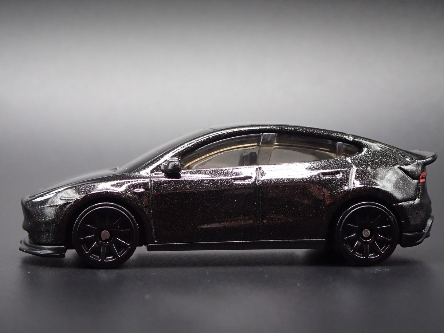 2020-2025 TESLA MODEL Y SUV BLK 1:64 SCALE COLLECTIBLE DIORAMA DIECAST MODEL CAR