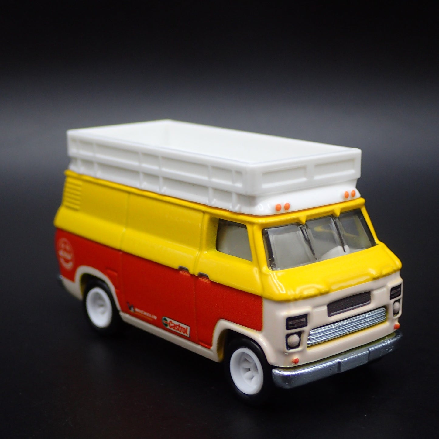 1965-1977 FORD TRANSIT SUPER VAN CASTROL RACING 1:64 SCALE DIECAST MODEL CAR