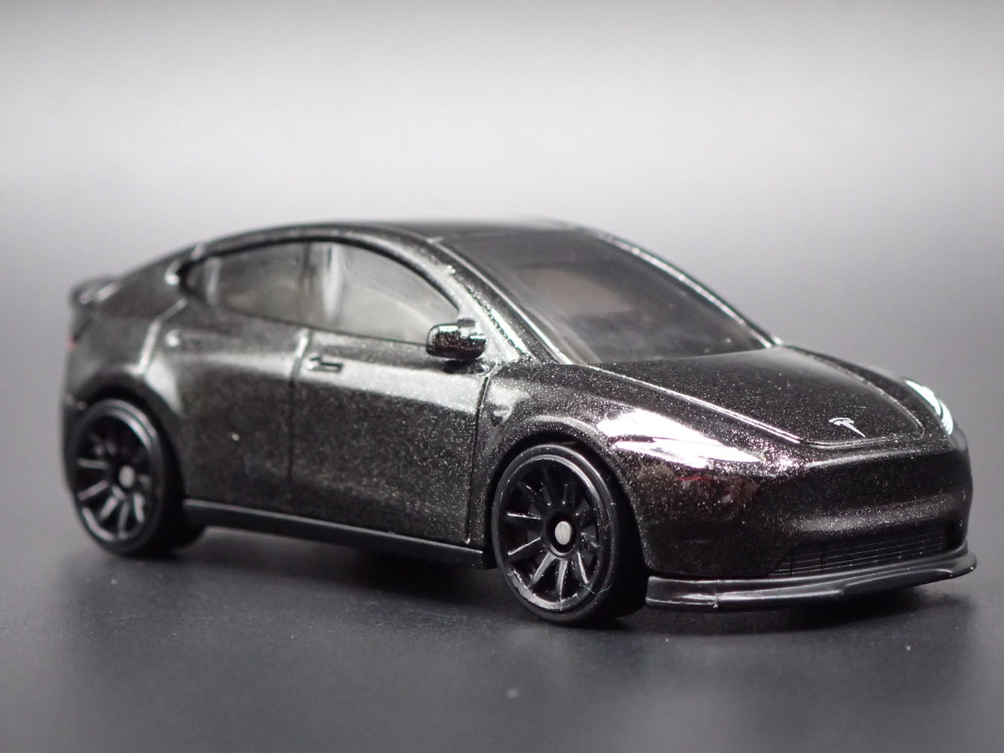 2020-2025 TESLA MODEL Y SUV BLK 1:64 SCALE COLLECTIBLE DIORAMA DIECAST MODEL CAR