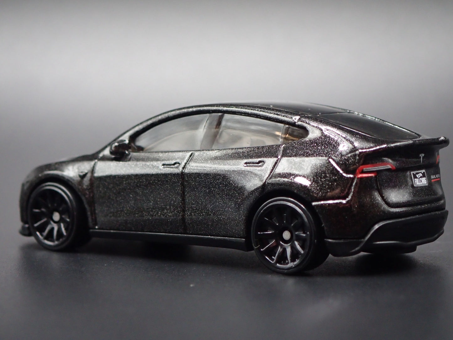 2020-2025 TESLA MODEL Y SUV BLK 1:64 SCALE COLLECTIBLE DIORAMA DIECAST MODEL CAR
