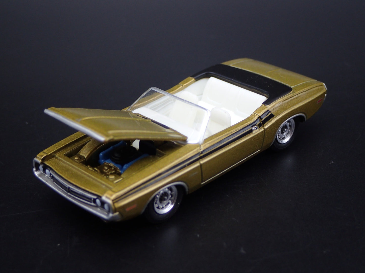 1971 71 DODGE CHALLENGER CONVERTIBLE 340 1/64 SCALE DIORAMA DIECAST MODEL CAR