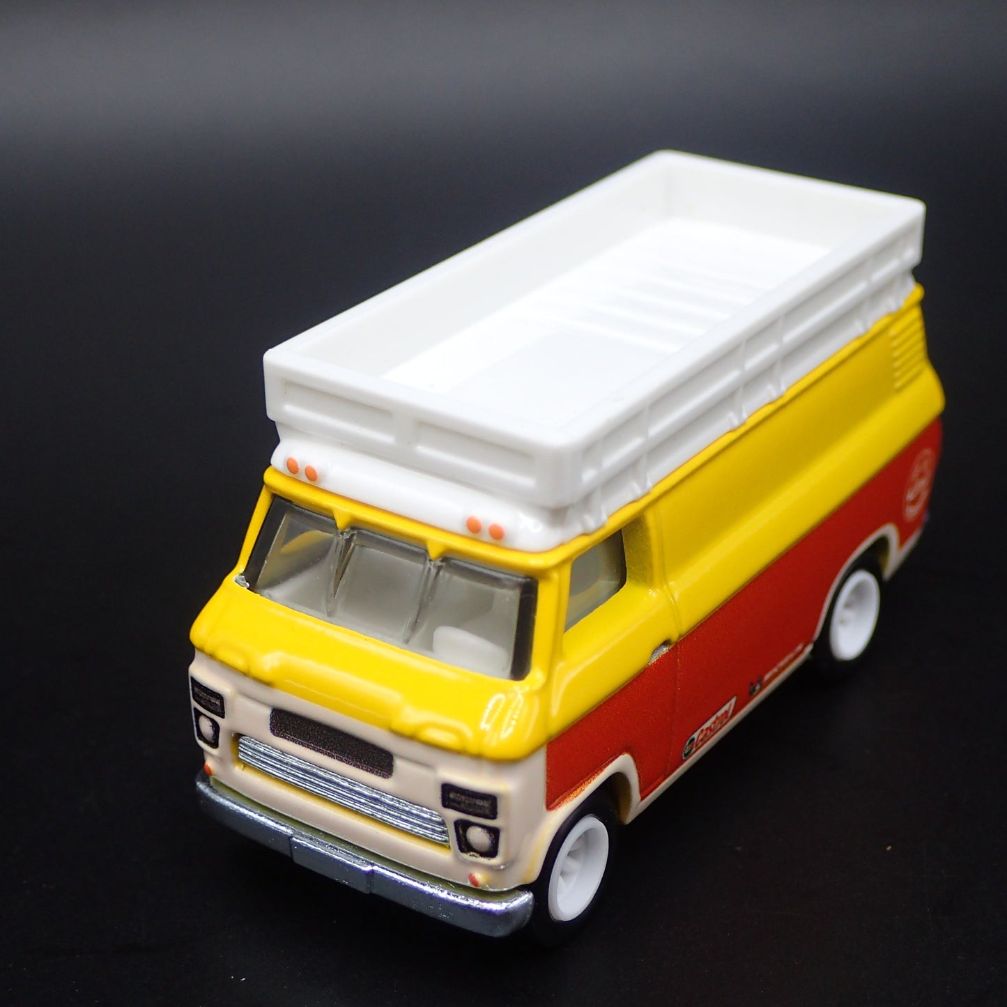 1965-1977 FORD TRANSIT SUPER VAN CASTROL RACING 1:64 SCALE DIECAST MODEL CAR