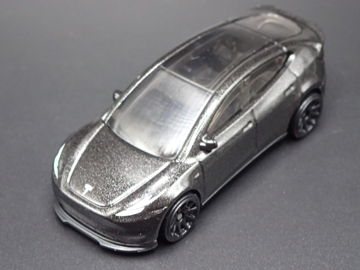 2020-2025 TESLA MODEL Y SUV BLK 1:64 SCALE COLLECTIBLE DIORAMA DIECAST MODEL CAR