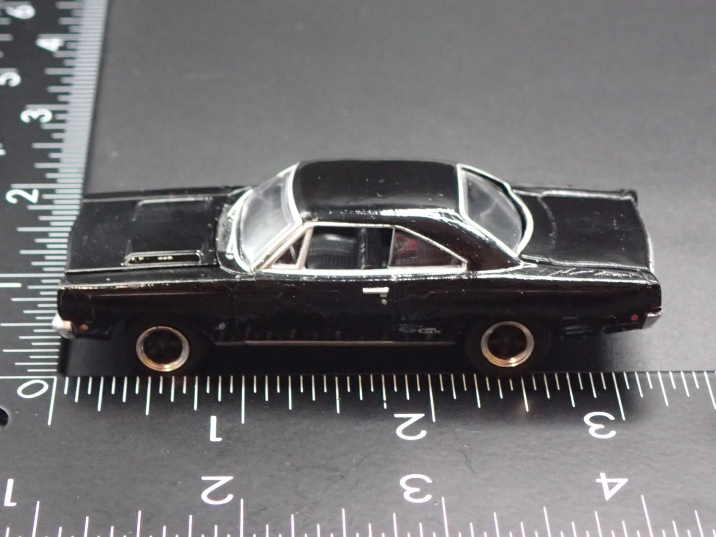 1968 68 PLYMOUTH GTX BLACK 1:64 SCALE COLLECTIBLE DIORAMA DIECAST MODEL CAR