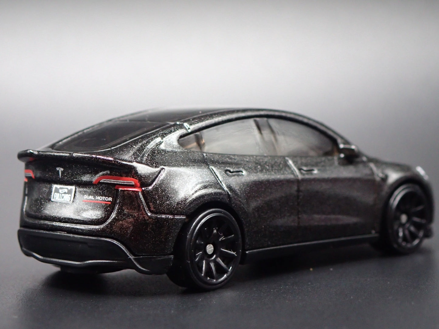 2020-2025 TESLA MODEL Y SUV BLK 1:64 SCALE COLLECTIBLE DIORAMA DIECAST MODEL CAR